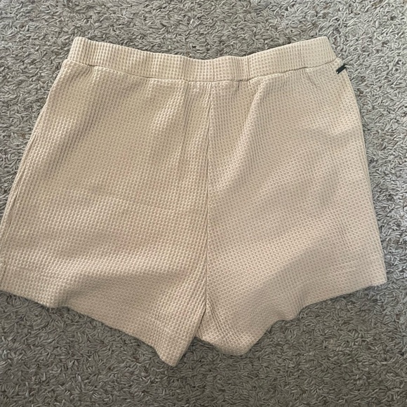 O'Neill Cream Athletic Shorts with High-Waisted Fit and Tailored Appearance - Picture 3 of 6